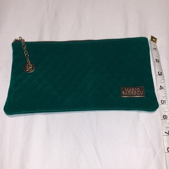 Green velvet Mario Badescu make up bag - Picture 5 of 5